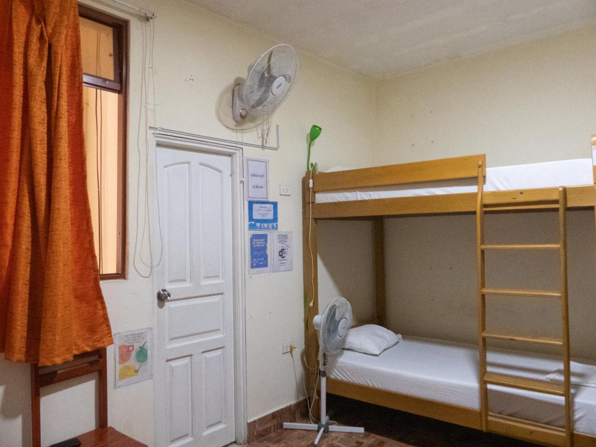 Moicca Youth Hostel إكيتوس الغرفة الصورة