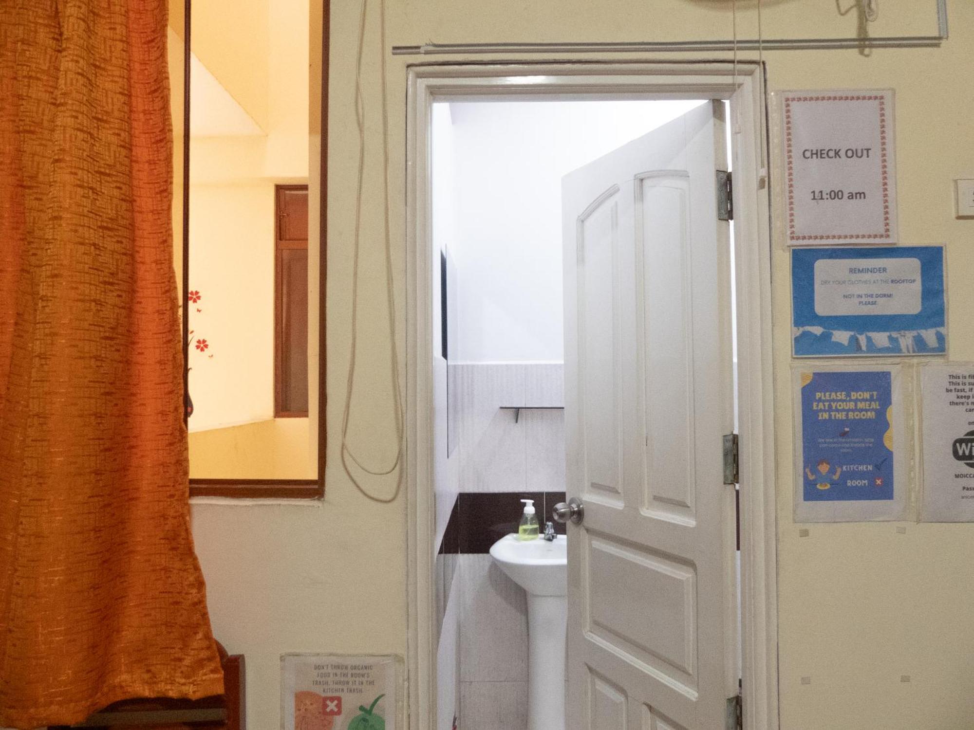 Moicca Youth Hostel إكيتوس الغرفة الصورة